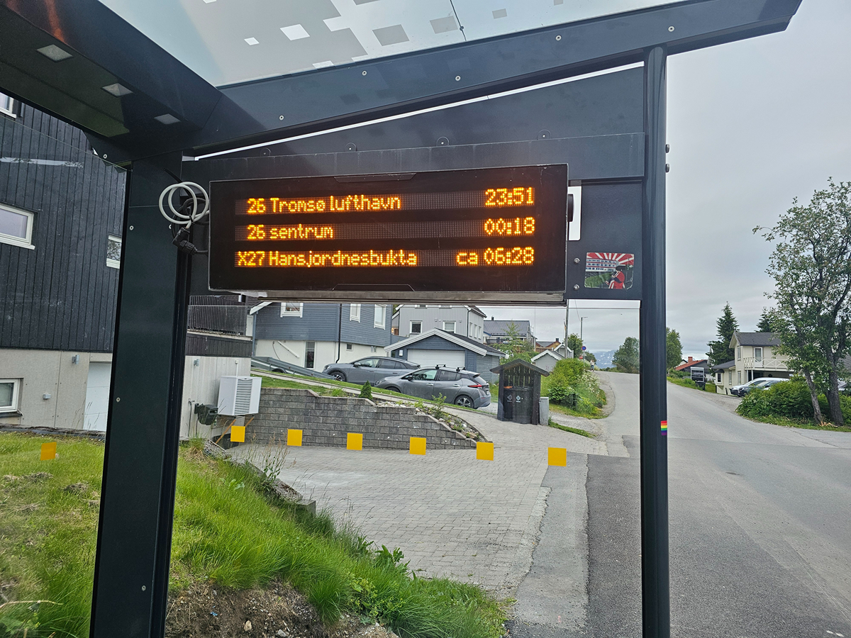 【太陽不打烊 挪威北極圈】 Day7-3 搭纜車登上北極圈頂端、欣賞 Tromsø 午夜太陽 - 第32張圖 【太陽不打烊 挪威北極圈】 Day7-3 搭纜車登上北極圈頂端、欣賞 Tromsø 午夜太陽