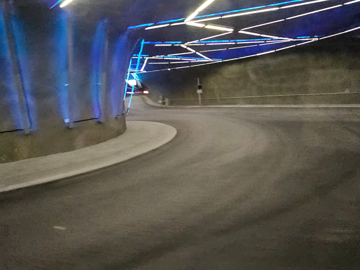 【太陽不打烊 挪威北極圈】 Day7-3 搭纜車登上北極圈頂端、欣賞 Tromsø 午夜太陽 - 第33張圖 【太陽不打烊 挪威北極圈】 Day7-3 搭纜車登上北極圈頂端、欣賞 Tromsø 午夜太陽