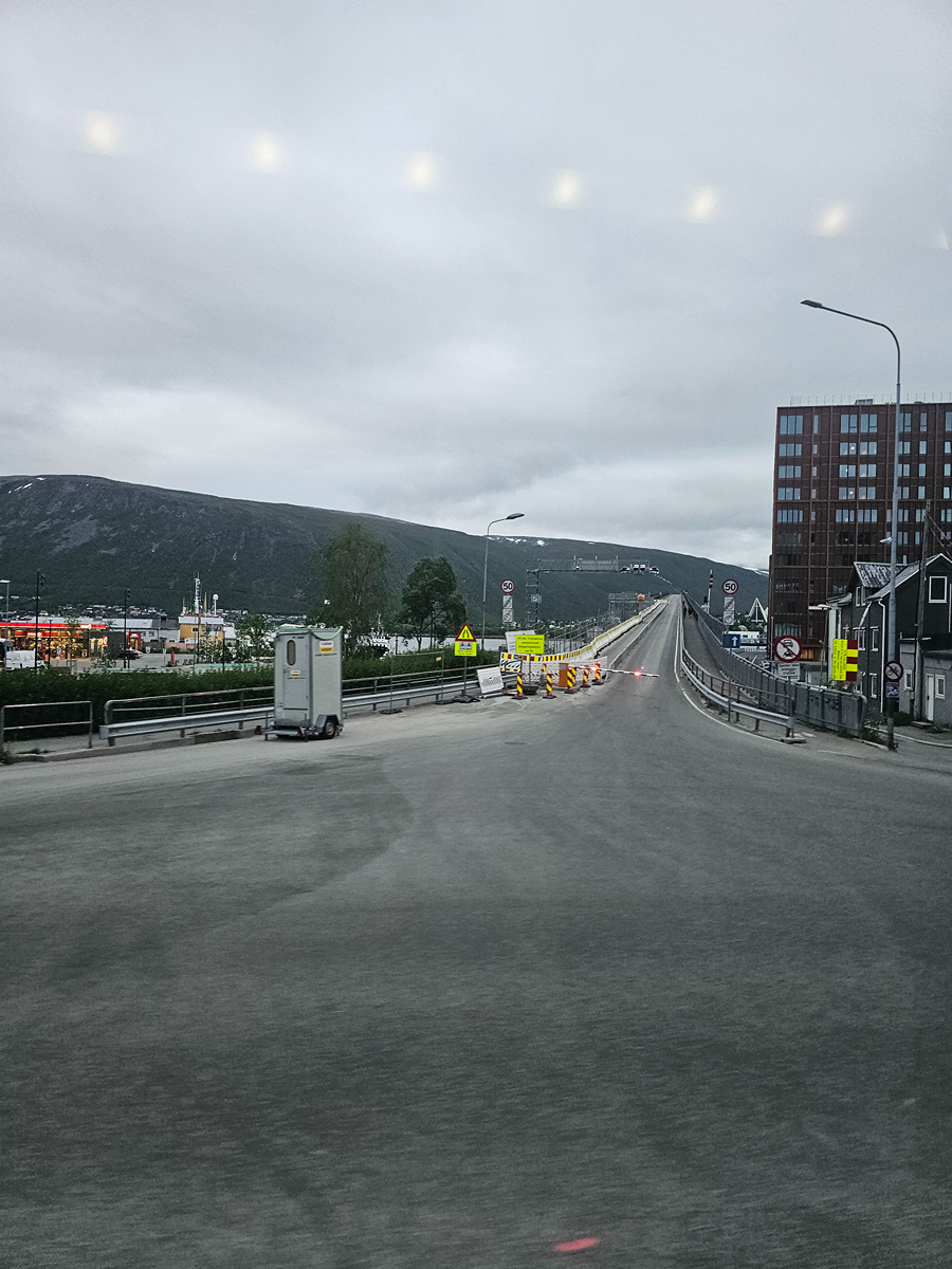 【太陽不打烊 挪威北極圈】 Day7-3 搭纜車登上北極圈頂端、欣賞 Tromsø 午夜太陽 - 第34張圖 【太陽不打烊 挪威北極圈】 Day7-3 搭纜車登上北極圈頂端、欣賞 Tromsø 午夜太陽