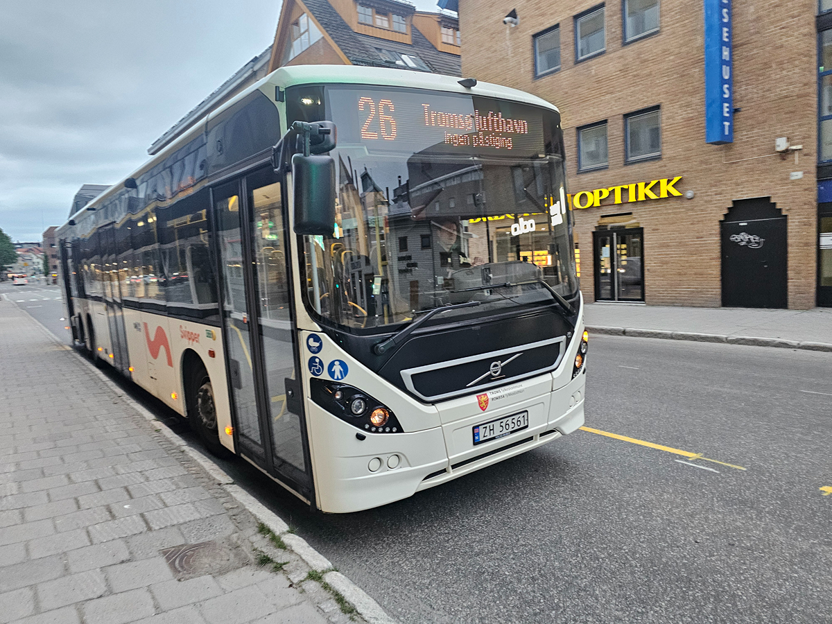 【太陽不打烊 挪威北極圈】 Day7-3 搭纜車登上北極圈頂端、欣賞 Tromsø 午夜太陽 - 第2張圖 【太陽不打烊 挪威北極圈】 Day7-3 搭纜車登上北極圈頂端、欣賞 Tromsø 午夜太陽