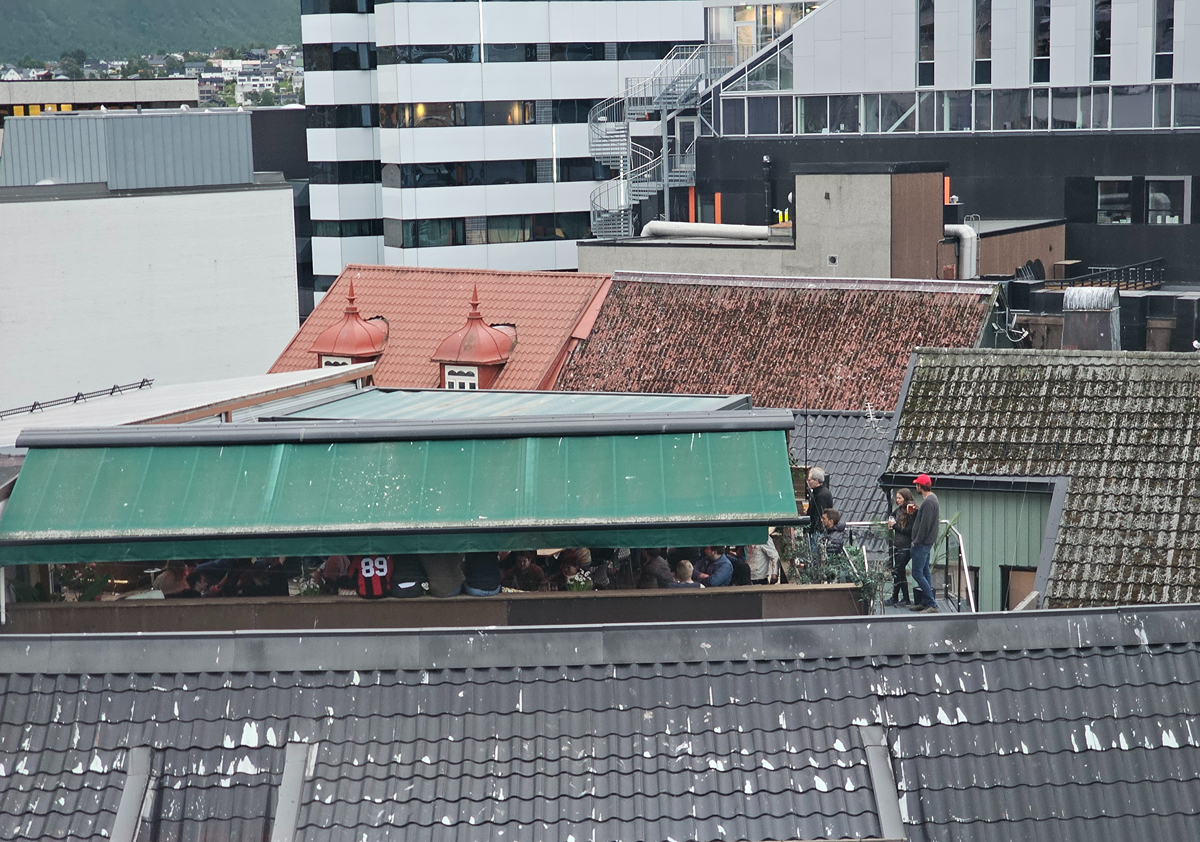 【太陽不打烊 挪威北極圈】 Day7-3 搭纜車登上北極圈頂端、欣賞 Tromsø 午夜太陽 - 第39張圖 【太陽不打烊 挪威北極圈】 Day7-3 搭纜車登上北極圈頂端、欣賞 Tromsø 午夜太陽