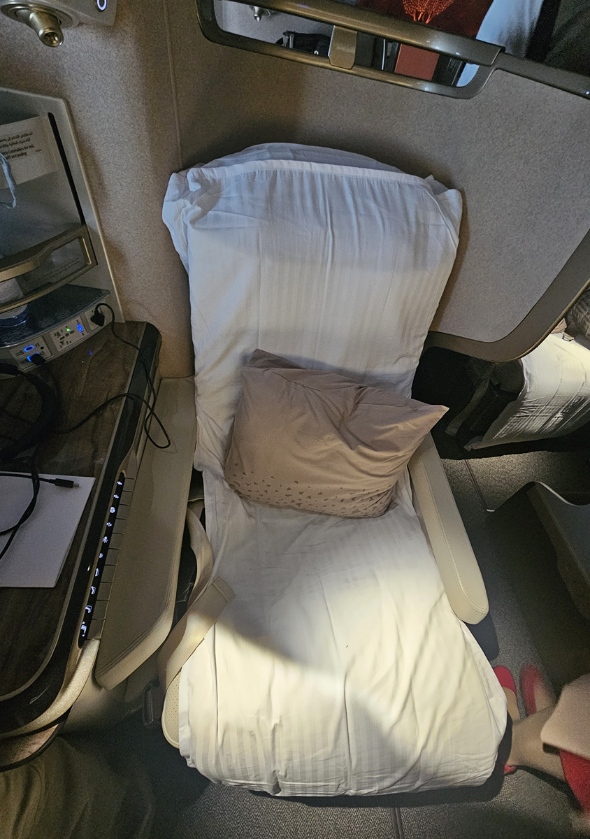 【飛行食記】奧斯陸(OSL)-杜拜(DXB) by 阿聯酋航空商務艙(A350-900) - 第58張圖 【飛行食記】奧斯陸(OSL)-杜拜(DXB) by 阿聯酋航空商務艙(A350-900)