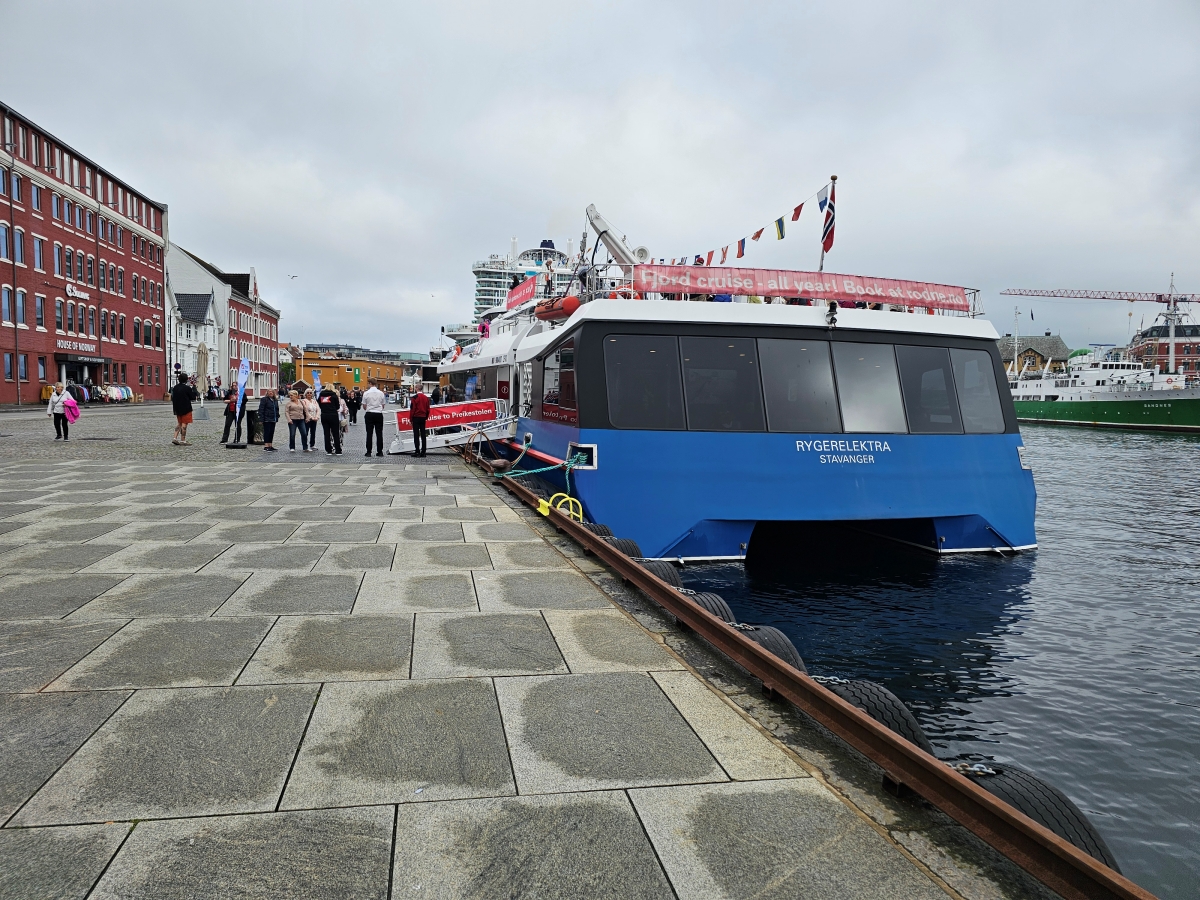 【太陽不打烊 挪威北極圈】 Day9-1 乘船穿梭呂瑟峽灣(Lysefjord):仰望千仞絕壁,體驗萬噸巨岩的震撼 - 第4張圖 【太陽不打烊 挪威北極圈】 Day9-1 乘船穿梭呂瑟峽灣(Lysefjord):仰望千仞絕壁,體驗萬噸巨岩的震撼