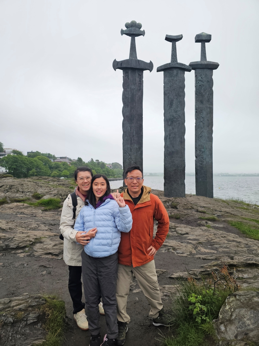 【太陽不打烊 挪威北極圈】 Day8-2 佇立於峽灣畔的歷史印記:史塔萬格三劍紀念碑 Sverd i fjell - 第8張圖 【太陽不打烊 挪威北極圈】 Day8-2 佇立於峽灣畔的歷史印記:史塔萬格三劍紀念碑 Sverd i fjell