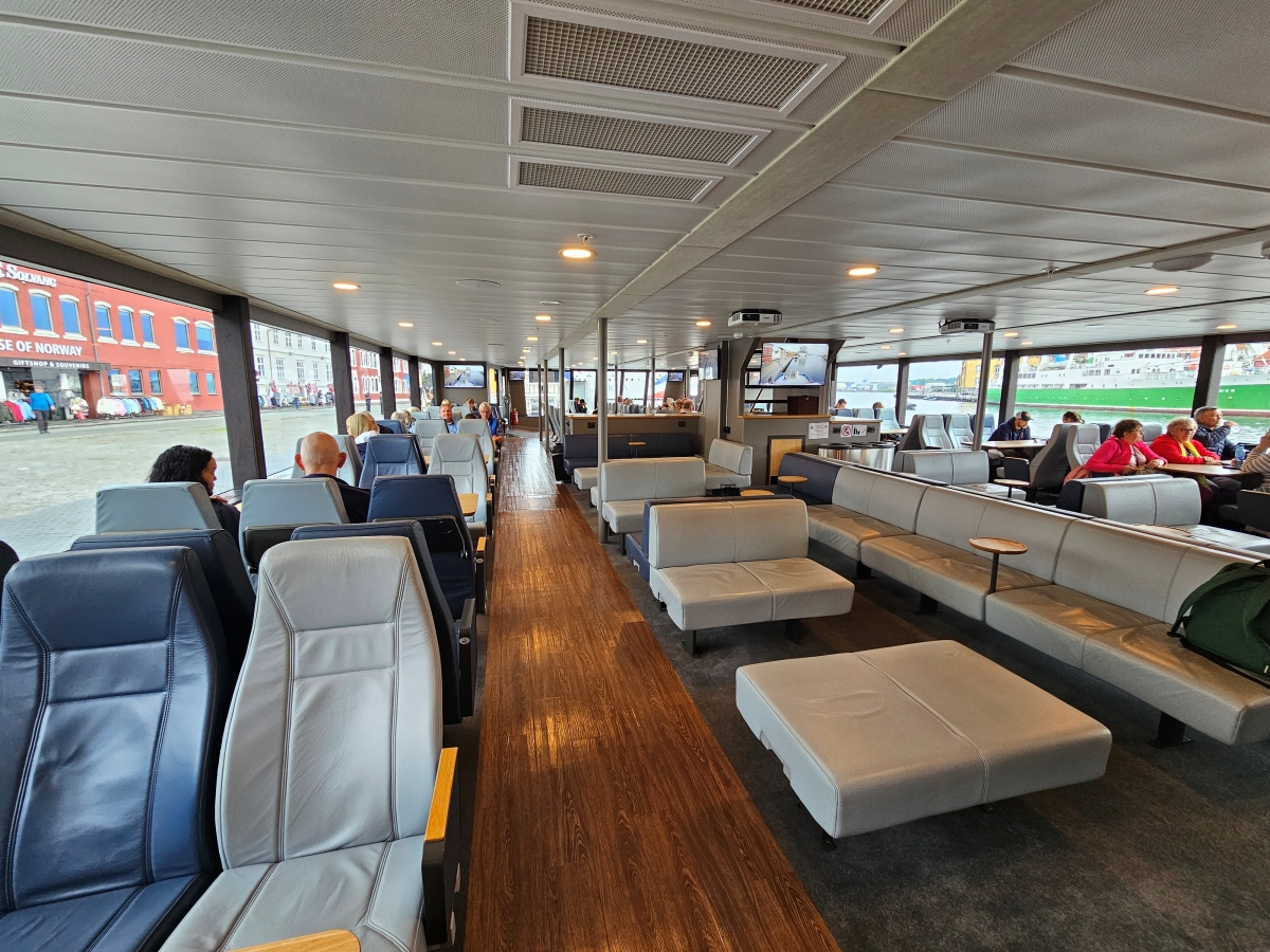 【太陽不打烊 挪威北極圈】 Day9-1 乘船穿梭呂瑟峽灣(Lysefjord):仰望千仞絕壁,體驗萬噸巨岩的震撼 - 第12張圖 【太陽不打烊 挪威北極圈】 Day9-1 乘船穿梭呂瑟峽灣(Lysefjord):仰望千仞絕壁,體驗萬噸巨岩的震撼
