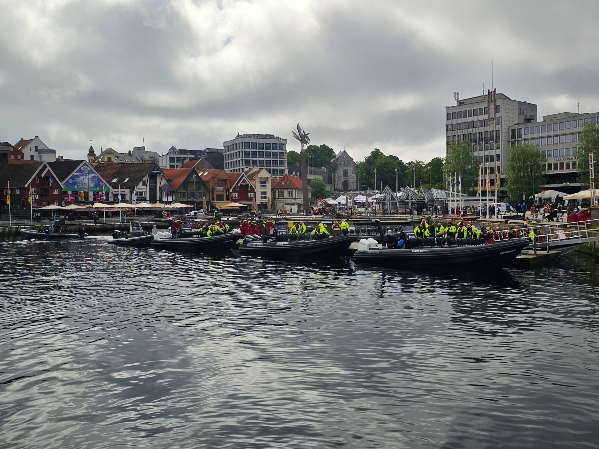 【太陽不打烊 挪威北極圈】 Day9-1 乘船穿梭呂瑟峽灣(Lysefjord):仰望千仞絕壁,體驗萬噸巨岩的震撼 - 第9張圖 【太陽不打烊 挪威北極圈】 Day9-1 乘船穿梭呂瑟峽灣(Lysefjord):仰望千仞絕壁,體驗萬噸巨岩的震撼