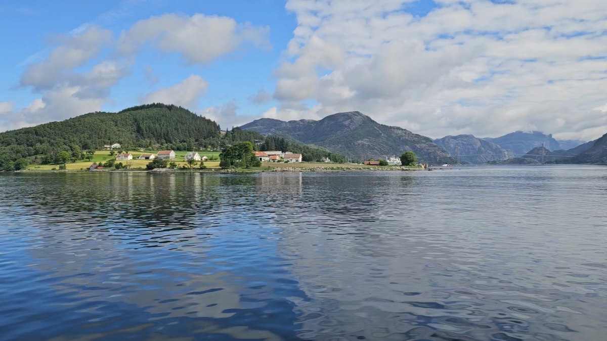 【太陽不打烊 挪威北極圈】 Day9-1 乘船穿梭呂瑟峽灣(Lysefjord):仰望千仞絕壁,體驗萬噸巨岩的震撼 - 第23張圖 【太陽不打烊 挪威北極圈】 Day9-1 乘船穿梭呂瑟峽灣(Lysefjord):仰望千仞絕壁,體驗萬噸巨岩的震撼