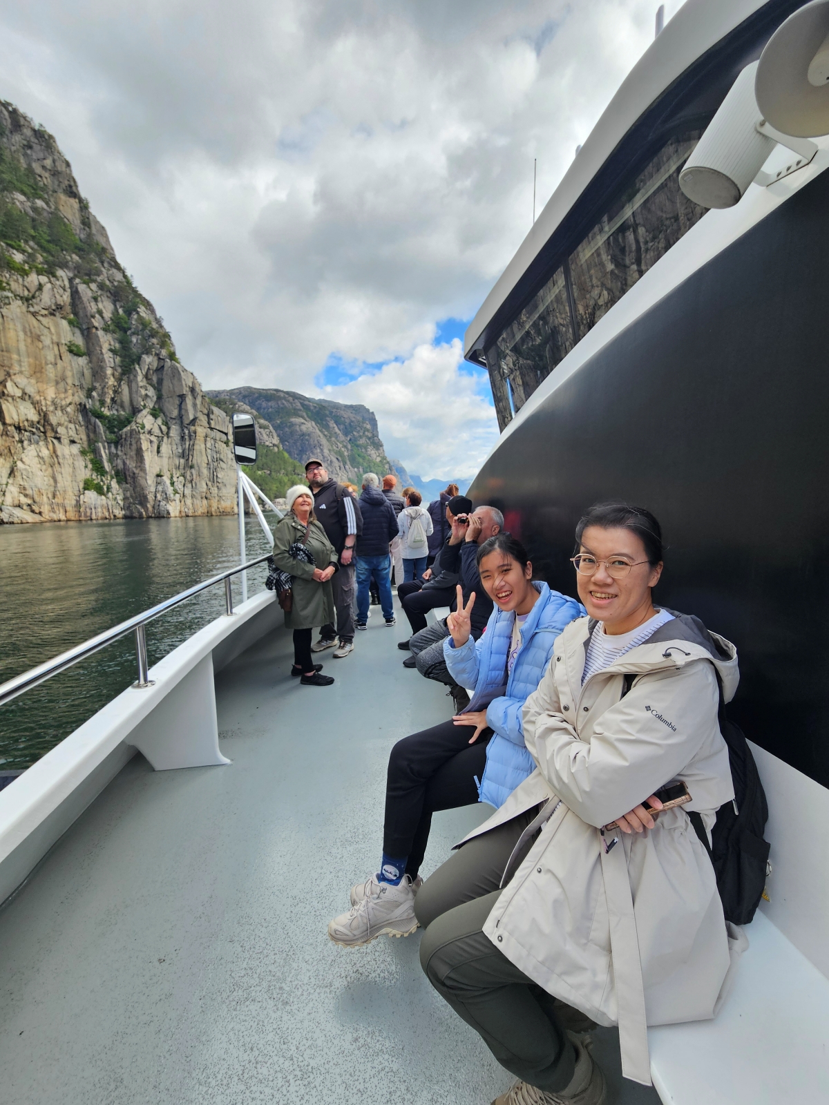 【太陽不打烊 挪威北極圈】 Day9-1 乘船穿梭呂瑟峽灣(Lysefjord):仰望千仞絕壁,體驗萬噸巨岩的震撼 - 第27張圖 【太陽不打烊 挪威北極圈】 Day9-1 乘船穿梭呂瑟峽灣(Lysefjord):仰望千仞絕壁,體驗萬噸巨岩的震撼
