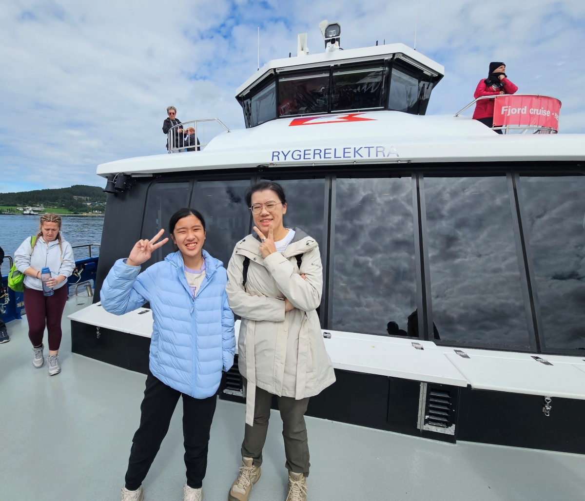【太陽不打烊 挪威北極圈】 Day9-1 乘船穿梭呂瑟峽灣(Lysefjord):仰望千仞絕壁,體驗萬噸巨岩的震撼 - 第59張圖 【太陽不打烊 挪威北極圈】 Day9-1 乘船穿梭呂瑟峽灣(Lysefjord):仰望千仞絕壁,體驗萬噸巨岩的震撼