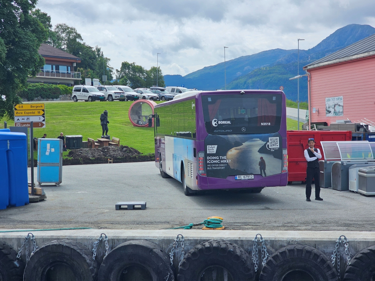 【太陽不打烊 挪威北極圈】 Day9-1 乘船穿梭呂瑟峽灣(Lysefjord):仰望千仞絕壁,體驗萬噸巨岩的震撼 - 第61張圖 【太陽不打烊 挪威北極圈】 Day9-1 乘船穿梭呂瑟峽灣(Lysefjord):仰望千仞絕壁,體驗萬噸巨岩的震撼