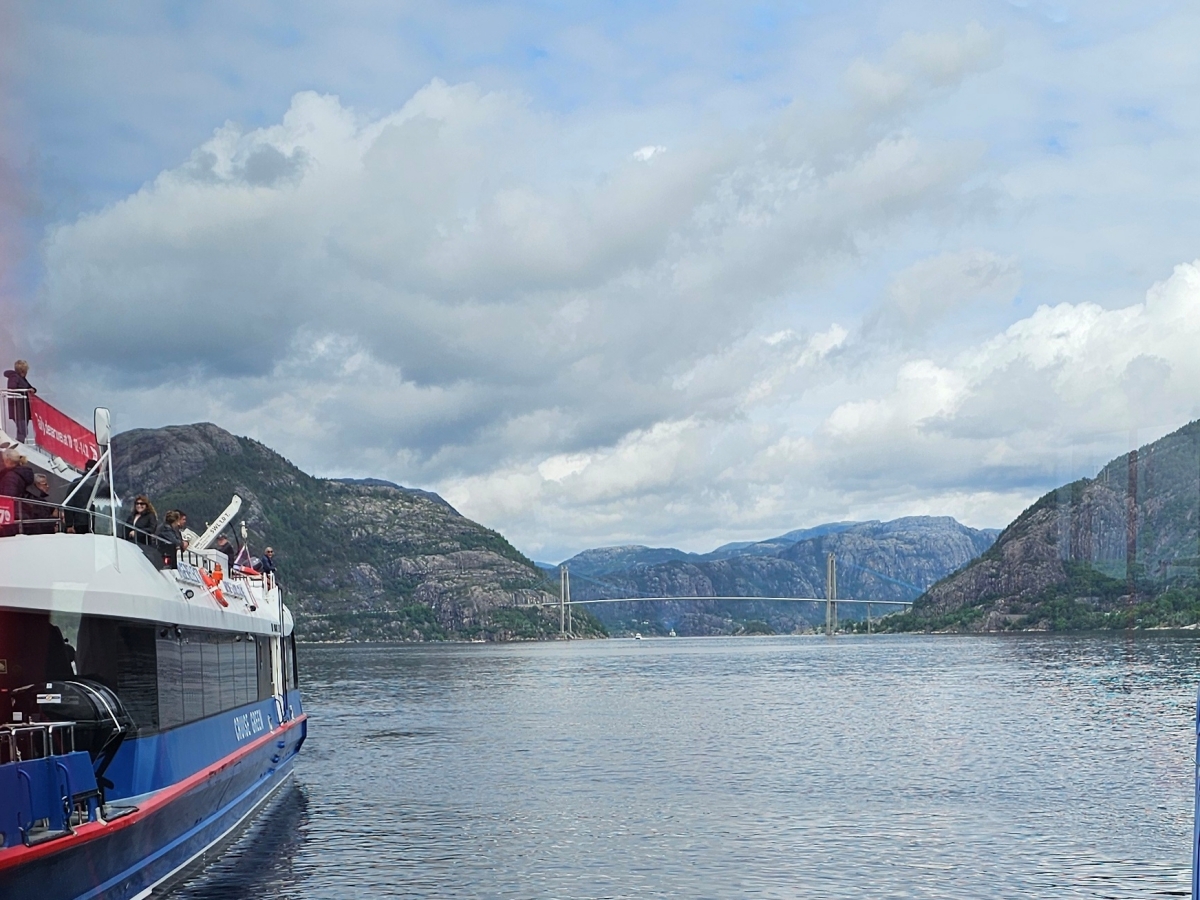 【太陽不打烊 挪威北極圈】 Day9-1 乘船穿梭呂瑟峽灣(Lysefjord):仰望千仞絕壁,體驗萬噸巨岩的震撼 - 第65張圖 【太陽不打烊 挪威北極圈】 Day9-1 乘船穿梭呂瑟峽灣(Lysefjord):仰望千仞絕壁,體驗萬噸巨岩的震撼