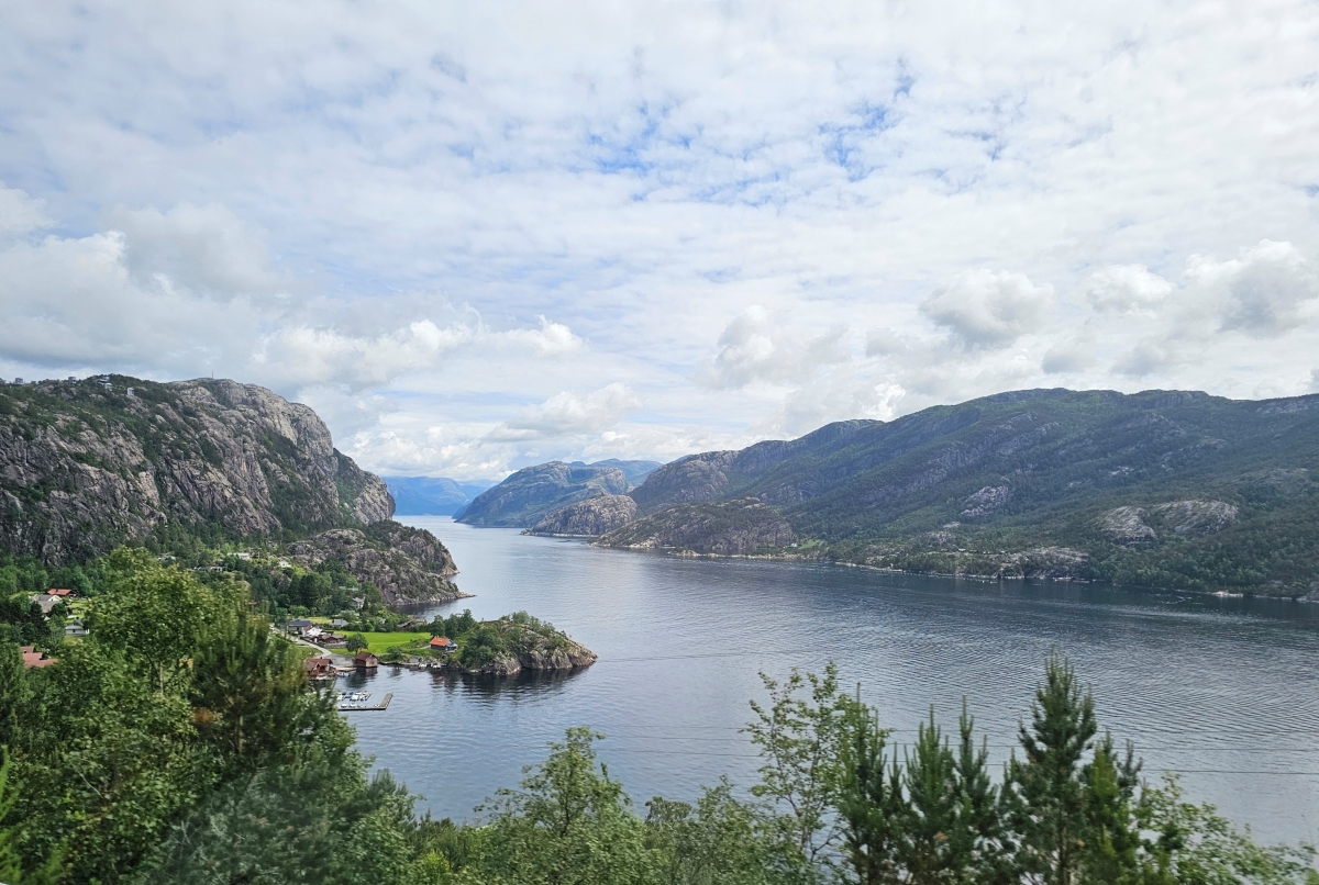 【太陽不打烊 挪威北極圈】 Day9-1 乘船穿梭呂瑟峽灣(Lysefjord):仰望千仞絕壁,體驗萬噸巨岩的震撼 - 第66張圖 【太陽不打烊 挪威北極圈】 Day9-1 乘船穿梭呂瑟峽灣(Lysefjord):仰望千仞絕壁,體驗萬噸巨岩的震撼
