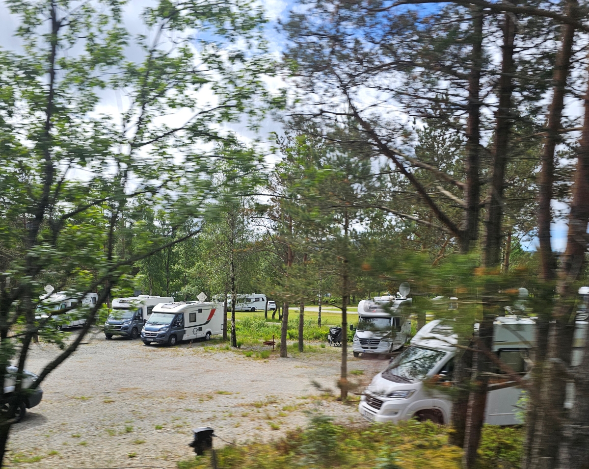 【太陽不打烊 挪威北極圈】 Day9-1 乘船穿梭呂瑟峽灣(Lysefjord):仰望千仞絕壁,體驗萬噸巨岩的震撼 - 第68張圖 【太陽不打烊 挪威北極圈】 Day9-1 乘船穿梭呂瑟峽灣(Lysefjord):仰望千仞絕壁,體驗萬噸巨岩的震撼