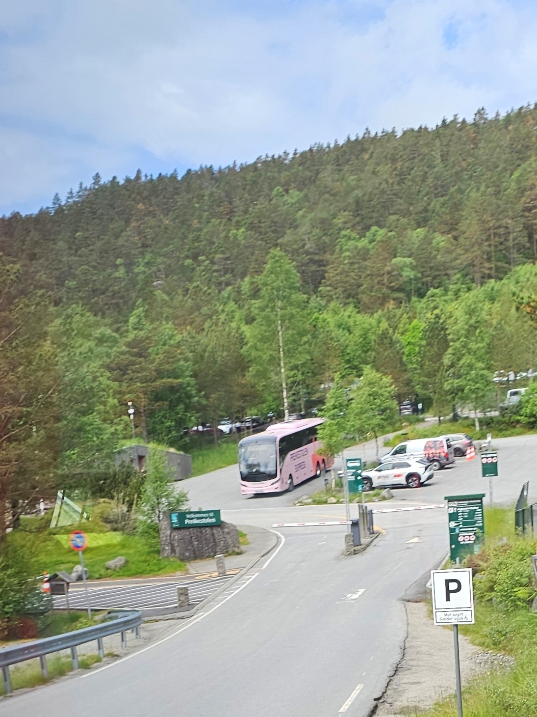 【太陽不打烊 挪威北極圈】 Day9-1 乘船穿梭呂瑟峽灣(Lysefjord):仰望千仞絕壁,體驗萬噸巨岩的震撼 - 第69張圖 【太陽不打烊 挪威北極圈】 Day9-1 乘船穿梭呂瑟峽灣(Lysefjord):仰望千仞絕壁,體驗萬噸巨岩的震撼