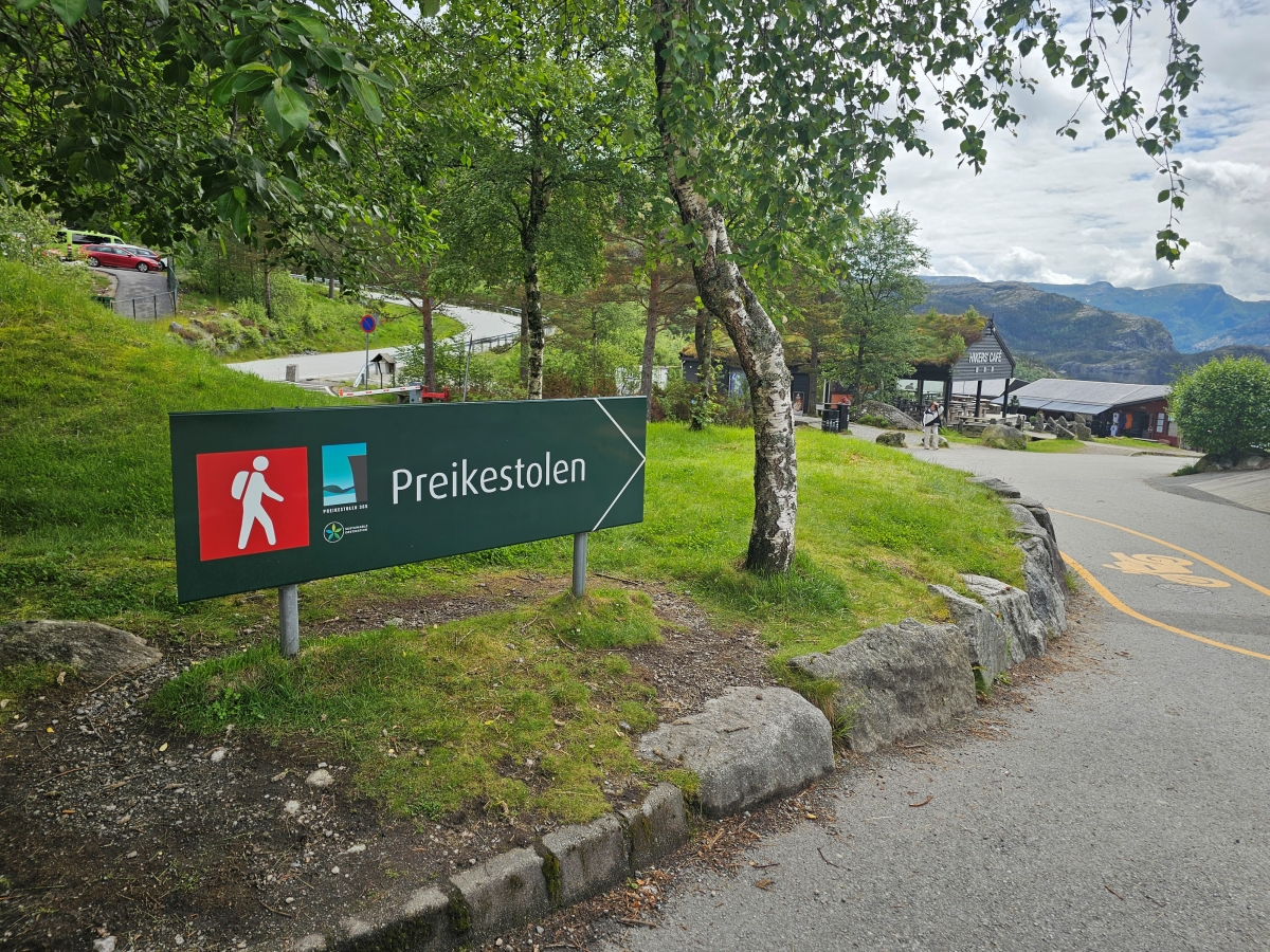 【太陽不打烊 挪威北極圈】 Day9-1 乘船穿梭呂瑟峽灣(Lysefjord):仰望千仞絕壁,體驗萬噸巨岩的震撼 - 第72張圖 【太陽不打烊 挪威北極圈】 Day9-1 乘船穿梭呂瑟峽灣(Lysefjord):仰望千仞絕壁,體驗萬噸巨岩的震撼