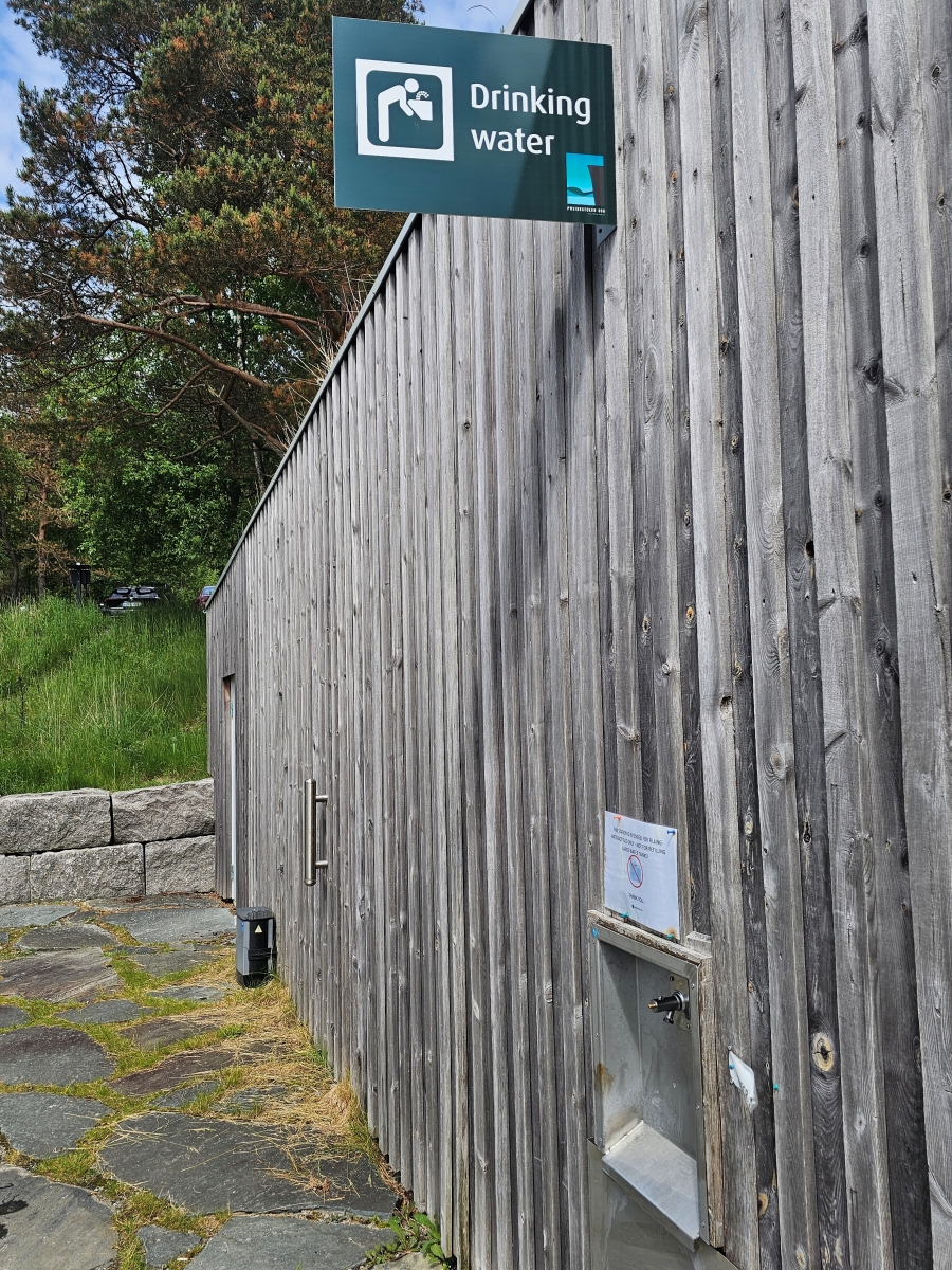 【太陽不打烊 挪威北極圈】 Day9-2 雙腳征服聖壇岩(Preikestolen):峽灣為背景,萬丈絕壁都是我們的伸展台 - 第4張圖 【太陽不打烊 挪威北極圈】 Day9-2 雙腳征服聖壇岩(Preikestolen):峽灣為背景,萬丈絕壁都是我們的伸展台
