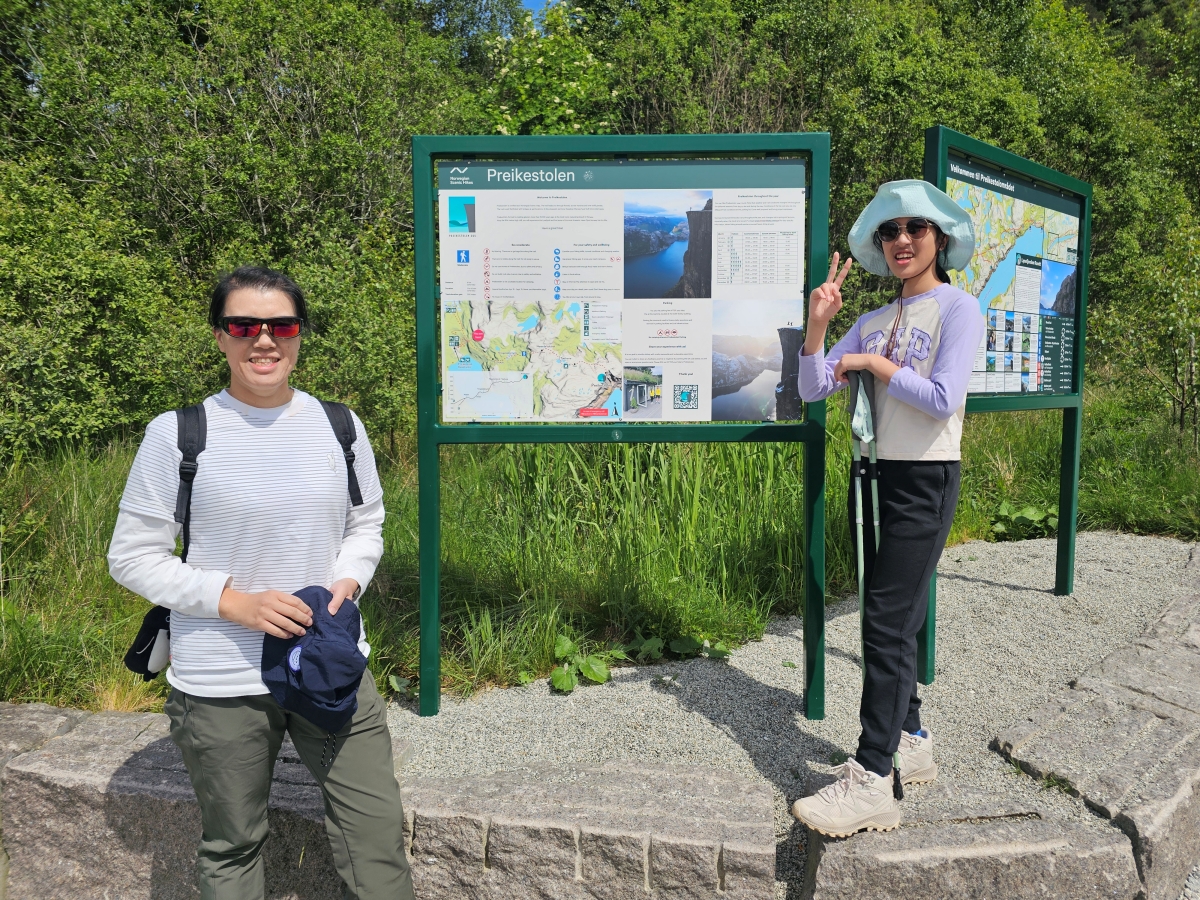 【太陽不打烊 挪威北極圈】 Day9-2 雙腳征服聖壇岩(Preikestolen):峽灣為背景,萬丈絕壁都是我們的伸展台 - 第20張圖 【太陽不打烊 挪威北極圈】 Day9-2 雙腳征服聖壇岩(Preikestolen):峽灣為背景,萬丈絕壁都是我們的伸展台