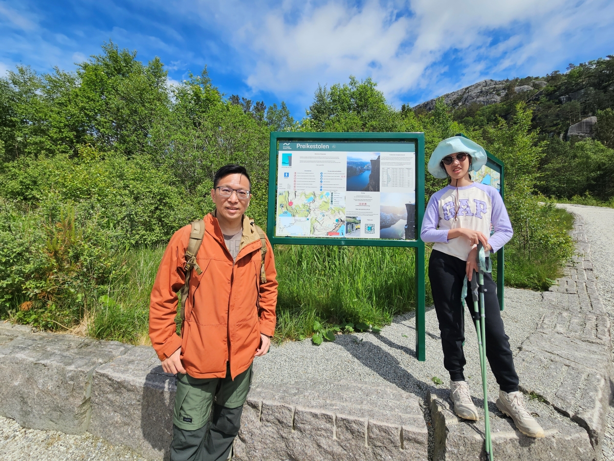 【太陽不打烊 挪威北極圈】 Day9-2 雙腳征服聖壇岩(Preikestolen):峽灣為背景,萬丈絕壁都是我們的伸展台 - 第21張圖 【太陽不打烊 挪威北極圈】 Day9-2 雙腳征服聖壇岩(Preikestolen):峽灣為背景,萬丈絕壁都是我們的伸展台