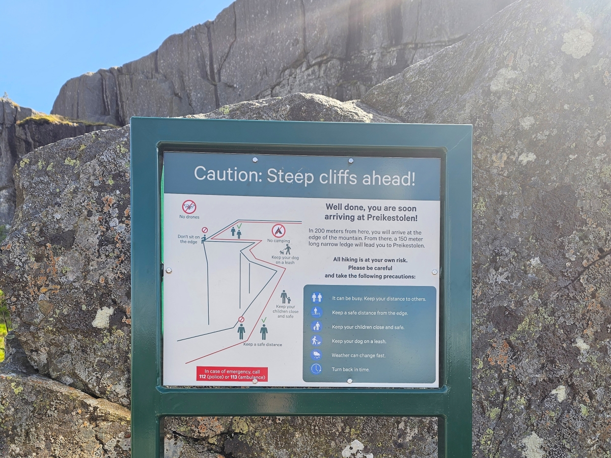 【太陽不打烊 挪威北極圈】 Day9-2 雙腳征服聖壇岩(Preikestolen):峽灣為背景,萬丈絕壁都是我們的伸展台 - 第79張圖 【太陽不打烊 挪威北極圈】 Day9-2 雙腳征服聖壇岩(Preikestolen):峽灣為背景,萬丈絕壁都是我們的伸展台